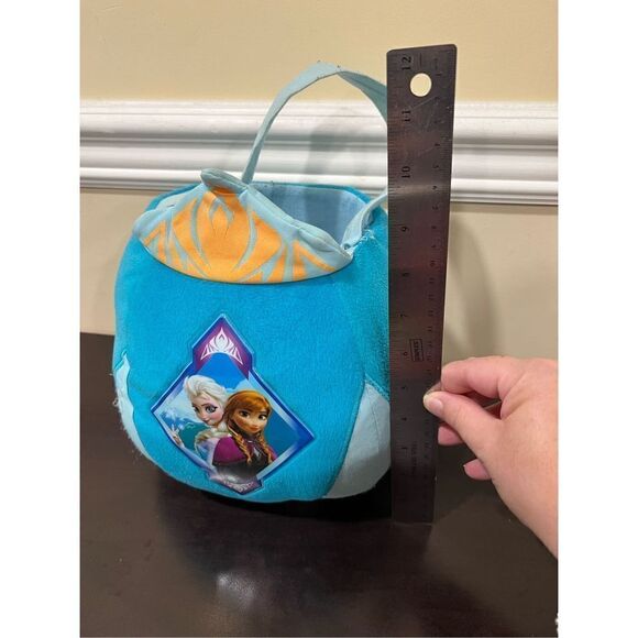 Anna & Elsa Halloween Bucket - Picture 2 of 16